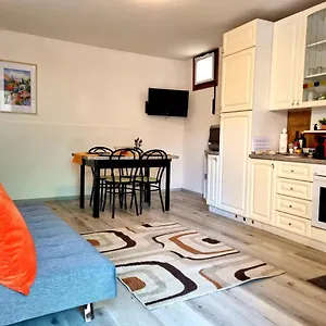  Apartment 1282